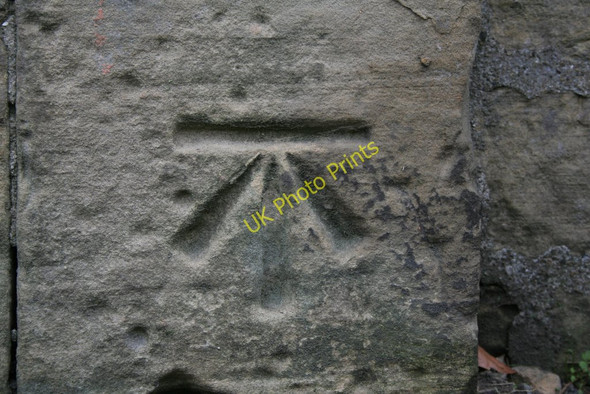 Photo 6"x4" Cut Bench Mark (close-up) Harewood\/SE3245 c2010