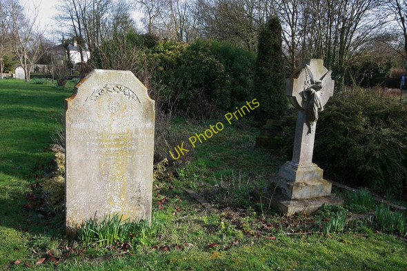 Photo 6"x4" Holy Trinity, Meldreth - Churchyard Meldreth c2011
