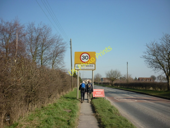 Photo 6"x4" Entering Wetwang, East Yorkshire Wetwang c2011