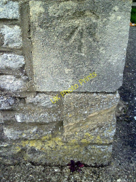 Photo 6"x4" Benchmark on #18 The Crofts Witney c2011