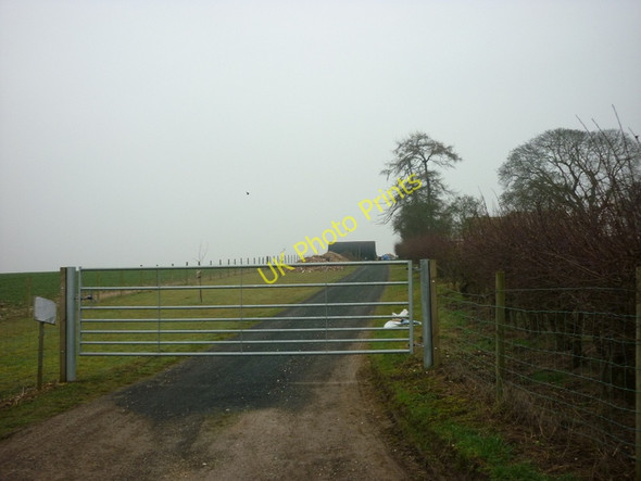 Photo 6"x4" The entrance to Little Grange Farm Tibthorpe c2011