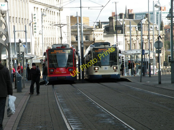 Photo 6"x4" Passing trams at Castle Square Sheffield\/SK3587 c2011