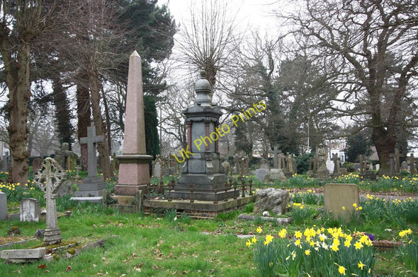 Photo 6"x4" St John the Baptist, Buckhurst Hill - Churchyard Chingford c2011