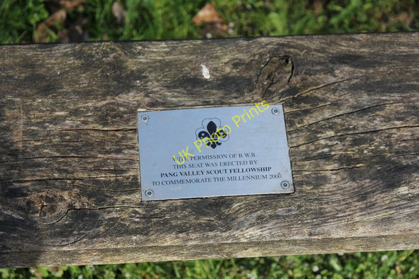 Photo 6"x4" Plaque on the seat Ufton Green c2011