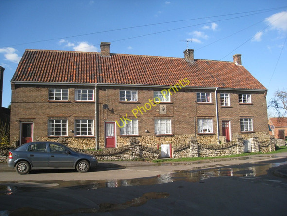 Photo 6"x4" Cottages near Willoughton church Willoughton c2011