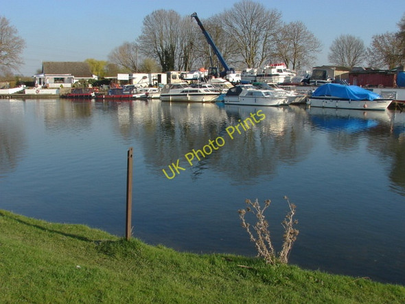 Photo 6"x4" Chertsey, The Thames Chertsey c2011