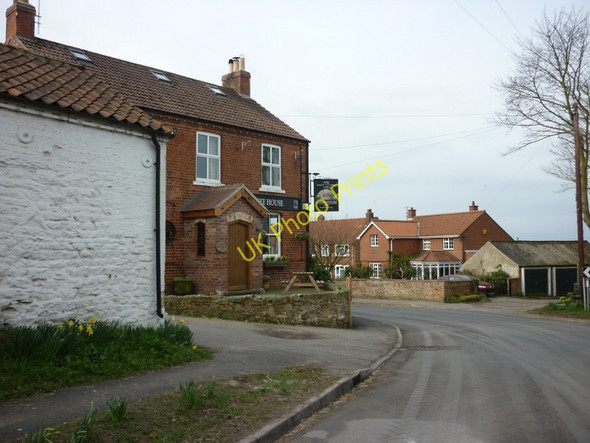 Photo 6"x4" Goodmanham Arms, Goodmanham Goodmanham c2011