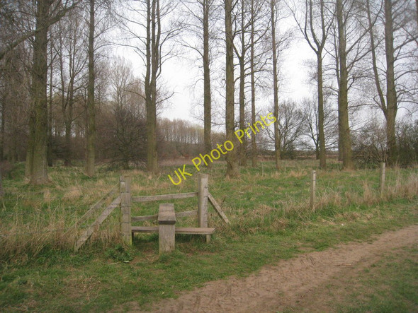 Photo 6"x4" A stile but no footpath Brocklesby c2011