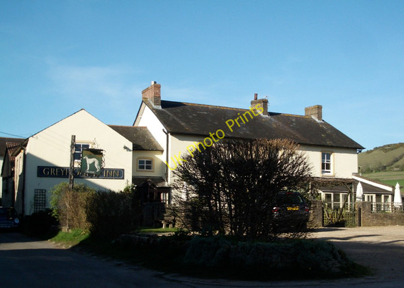 Photo 6"x4" Sydling St Nicholas: Greyhound Inn Sydling St Nicholas c2011