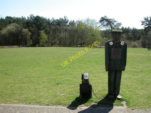 Photo 6"x4" Avon Heath, sculpture Grange Estate c2011