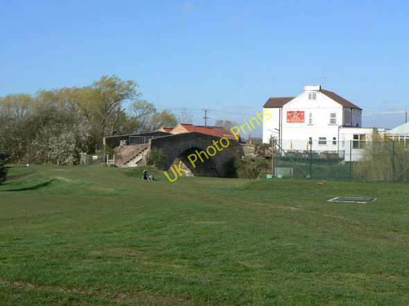 Photo 6"x4" Haxey Gate Inn and bridge Langholme\/SK7597 c2011
