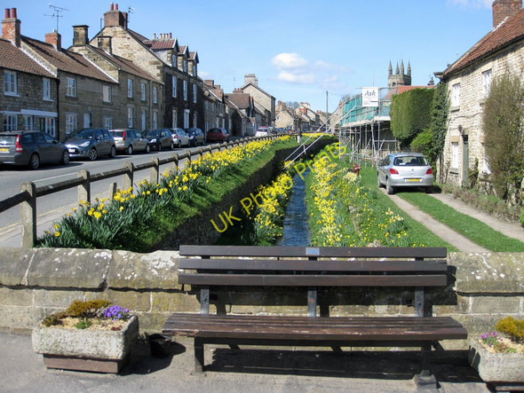 Photo 6"x4" Bench by Borough Beck Helmsley c2011