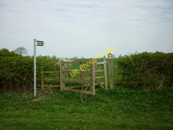 Photo 6"x4" A footpath heading to Owmby-by-Spital Saxby\/TF0086 c2011