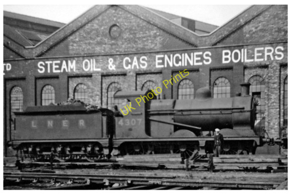 Photo 6"x4" An ex-GC 0-6-0 in the former Locomotive Yard east of Lincoln Central Station Lincoln c1947