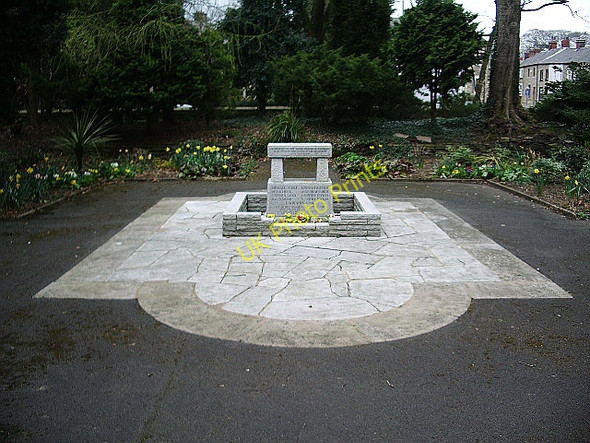 Photo 6"x4" Memorial, Padiham Memorial Park Padiham c2008