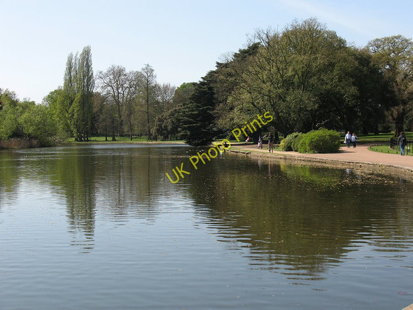 Photo 6"x4" The lake at Osterley Southall c2011