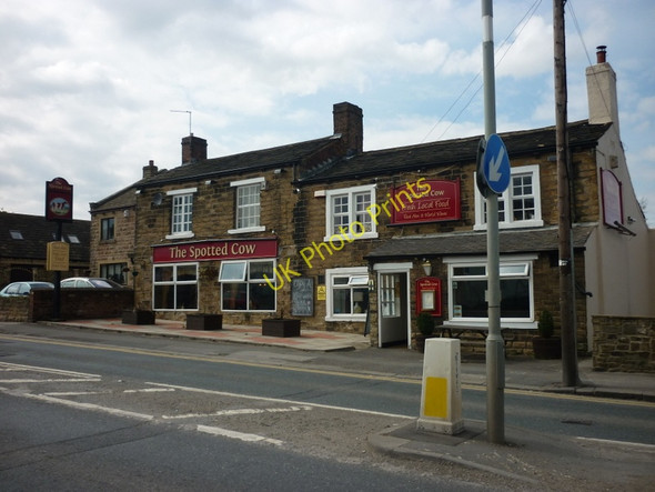 Photo 6"x4" The Spotted Cow, Drighlington Cockersdale c2011