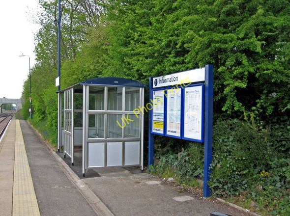 Photo 6"x4" South Wigston Railway Station waiting room, South Wigston Wigston c2011