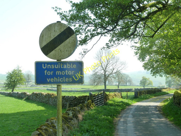 Photo 6"x4" Unsuitable for motor vehicles ..... Alstonefield c2011