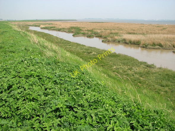 Photo 6"x4" A view across Breydon Water, Great Yarmouth Cobholm Island c2011
