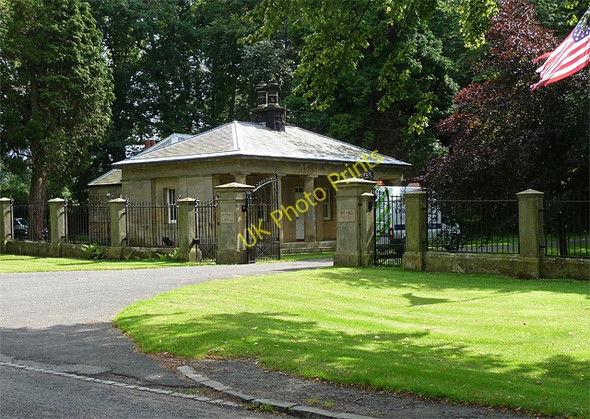 Photo 6"x4" Lodge and gates near Mitford Mitford c2010