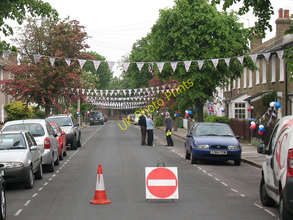Photo 6"x4" Couthurst Road street party - preparation Greenwich\/TQ3977 c2011