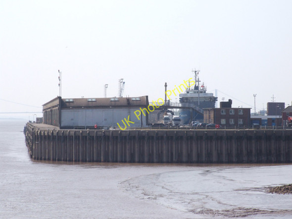 Photo 6"x4" Ship loading in Albert Dock, Kingston upon Hull Kingston upon Hull c2011