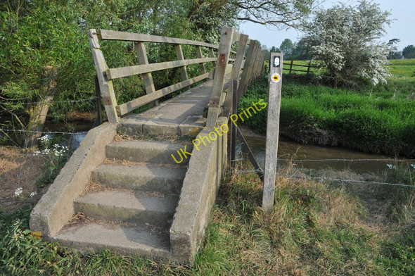 Photo 6"x4" Footbridge over the Thames Cricklade c2011