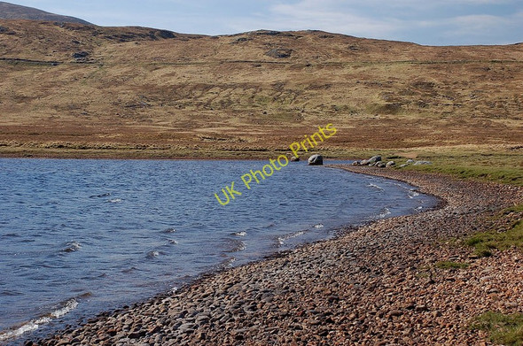 Photo 6"x4" Pebble beach, Loch Ghuilbinn Loch Ghuilbinn c2011