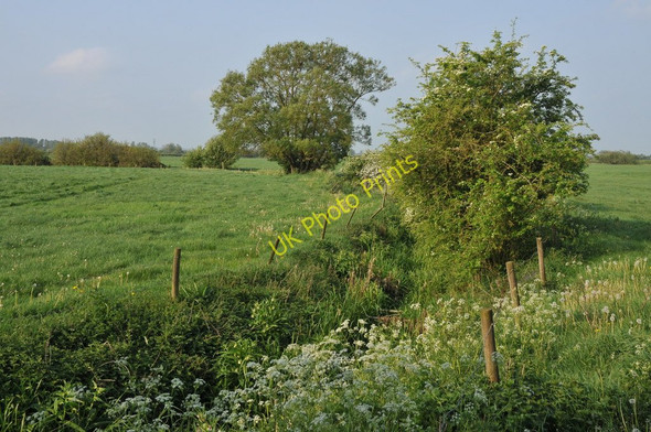 Photo 6"x4" Thames tributary at Water Eaton Calcutt\/SU1193 c2011