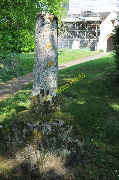 Photo 6"x4" Cross in Castle Eaton churchyard Castle Eaton c2011
