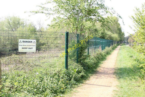 Photo 6"x4" Fence by the towpath Aldermaston Wharf c2011