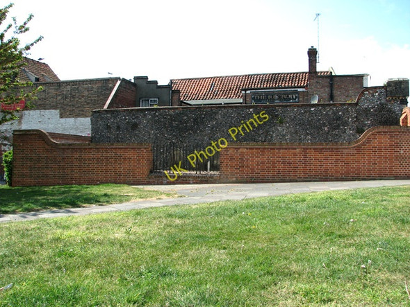Photo 6"x4" Old Jewish burial ground by Colby's Gate, Great Yarmouth Great Yarmouth c2011