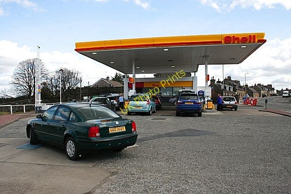 Photo 6"x4" A Busy Filling Station Keith c2008