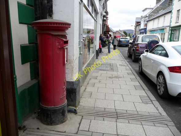 Photo 6"x4" Elizabeth II Pillar Box, Rhayader, Mid-Wales Llansantffraed-Cwmdeuddwr c2011