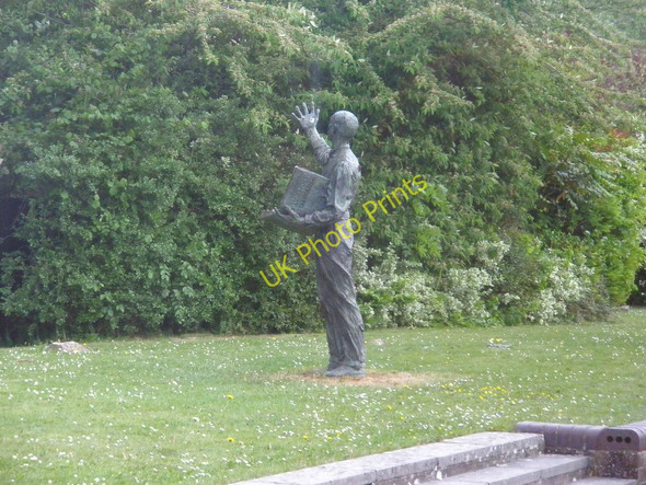 Photo 6"x4" Statue, Templecombe railway station Abbas Combe c2011