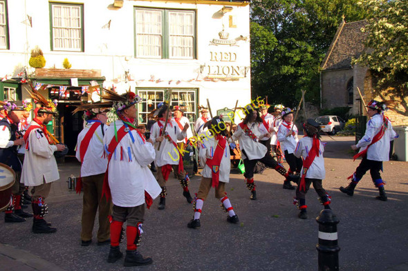 Photo 6"x4" Morris dancers outside the Red Lion Eynsham c2011