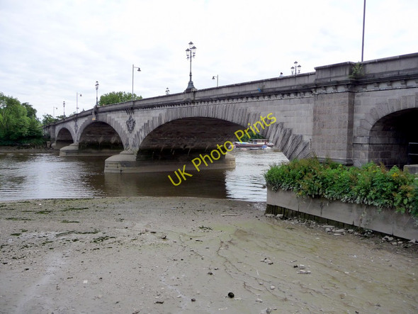 Photo 6"x4" Kew Bridge at Low Tide Brentford c2011