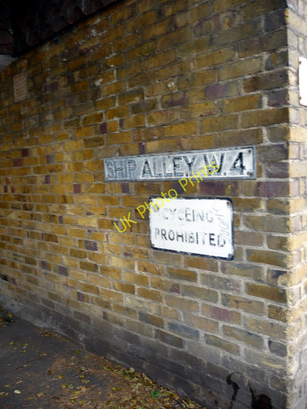 Photo 6"x4" Ship Alley, Kew, London W4 Brentford c2011