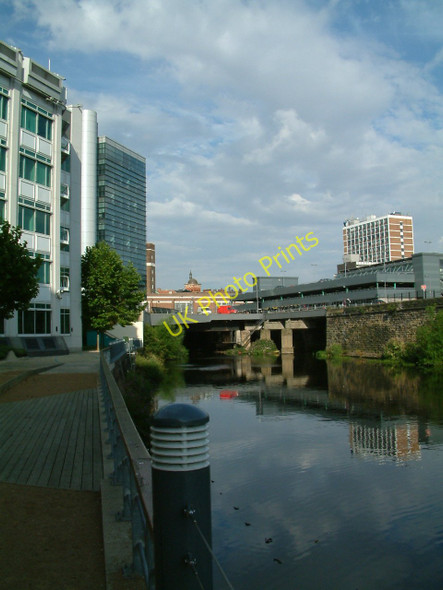 Photo 6"x4" River Aire before it goes under\/around Leeds Railway Station Leeds\/SE3034 c2005