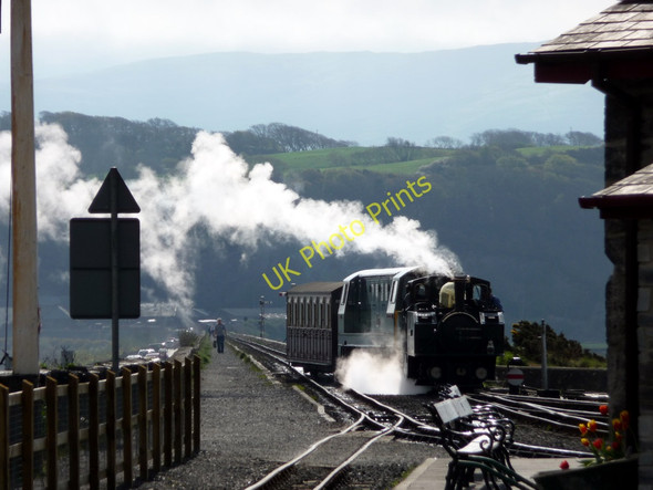 Photo 6"x4" Steam Train, Porthmadog Station, Gwynedd Porthmadog c2011