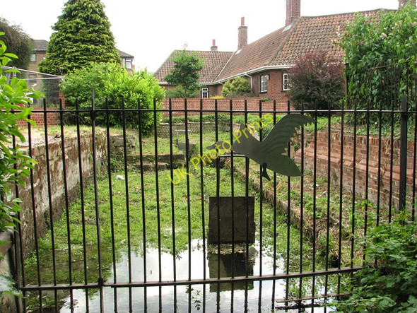 Photo 6"x4" The Great Hospital, Norwich - The Swan Pit sluice Norwich c2011