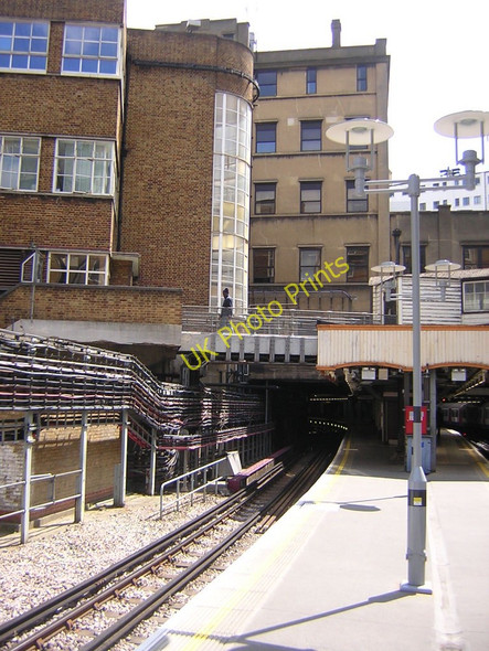 Photo 6"x4" Baker Street station: looking south down the Metropolitan platforms from the north end Marylebone\/TQ2881 c2011