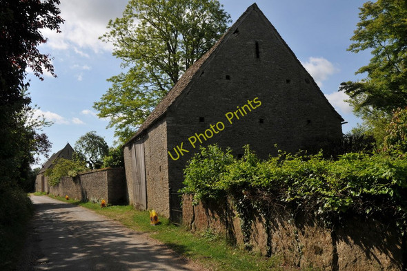 Photo 6"x4" Barns in Kelmscott Eaton Hastings c2011