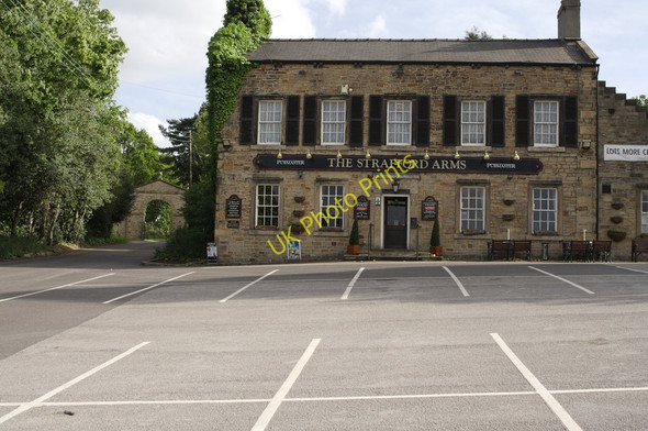 Photo 6"x4" The Strafford Arms Public House Dodworth Bottom c2011