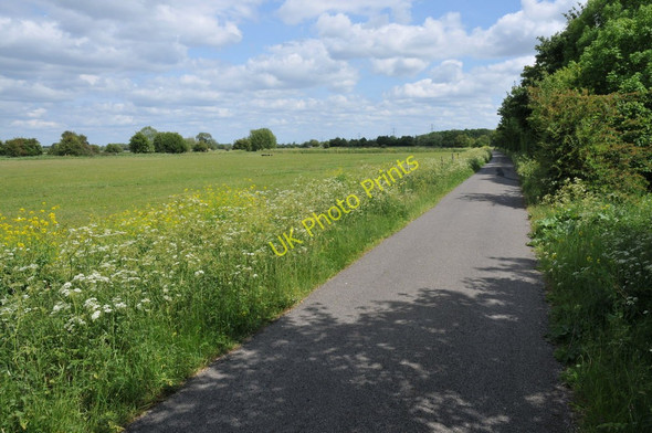 Photo 6"x4" Road to Rushey Lock Buckland Marsh c2011