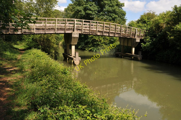 Photo 6"x4" Shifford Lock Cut Bridge Chimney c2011