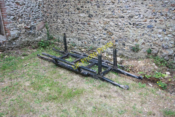 Photo 6"x4" St Peter, Reymerston - Dead hearse North Green\/TG0206 c2011