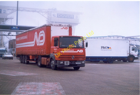Photo 6"x4" Vehicles disembarking Dock 2, Eastern Docks Dover\/TR3141 c1994