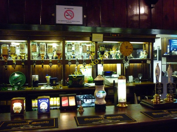 Photo 6"x4" The bar at the Bird in Hand, a Sam Smith's pub Knolls Green c2011